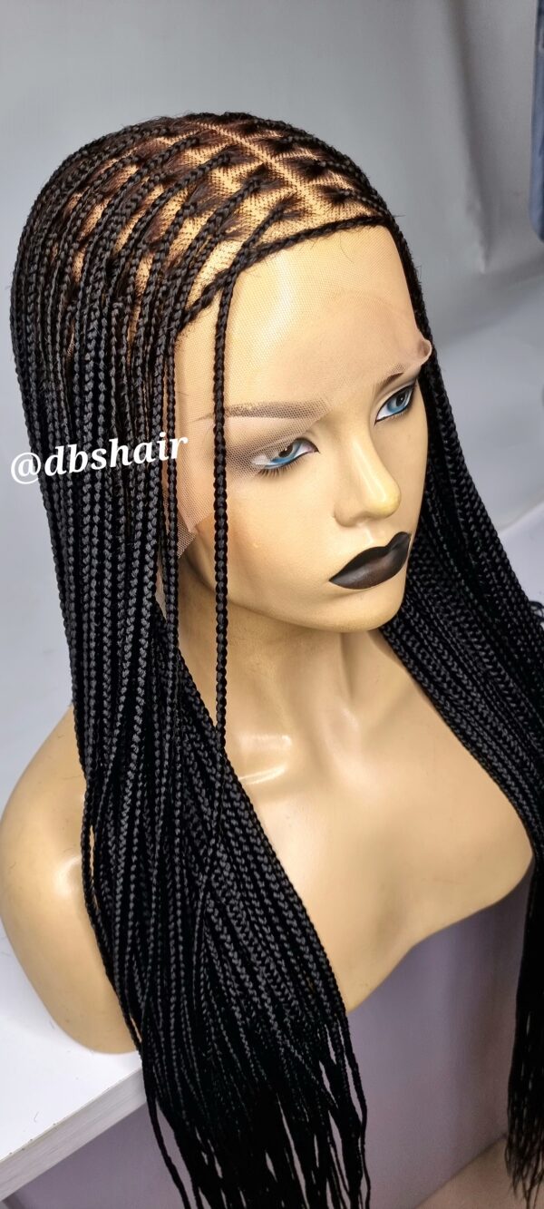 Que Knotless Braids - Image 2